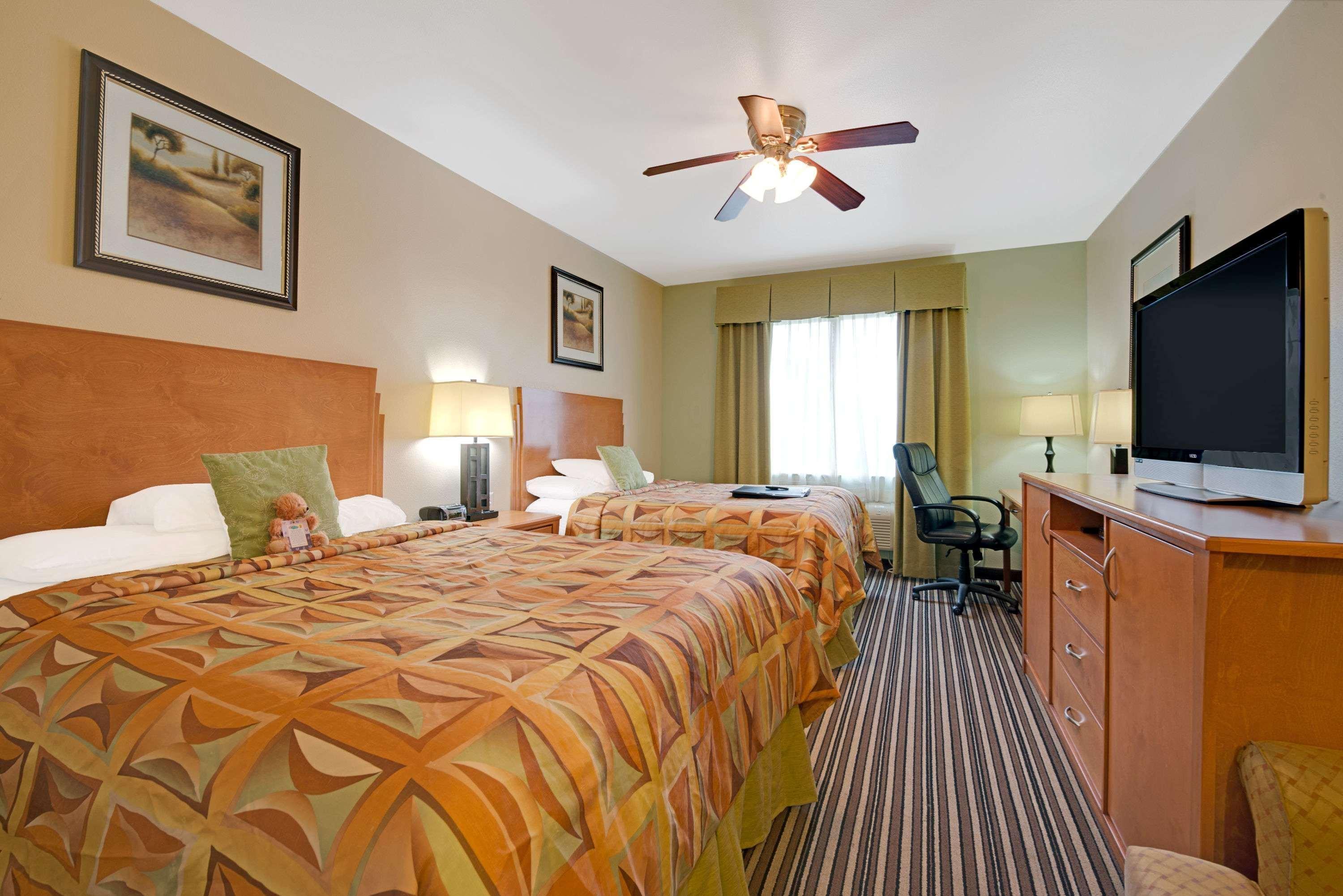Super 8 By Wyndham Austin/Airport North Hotel Exterior foto