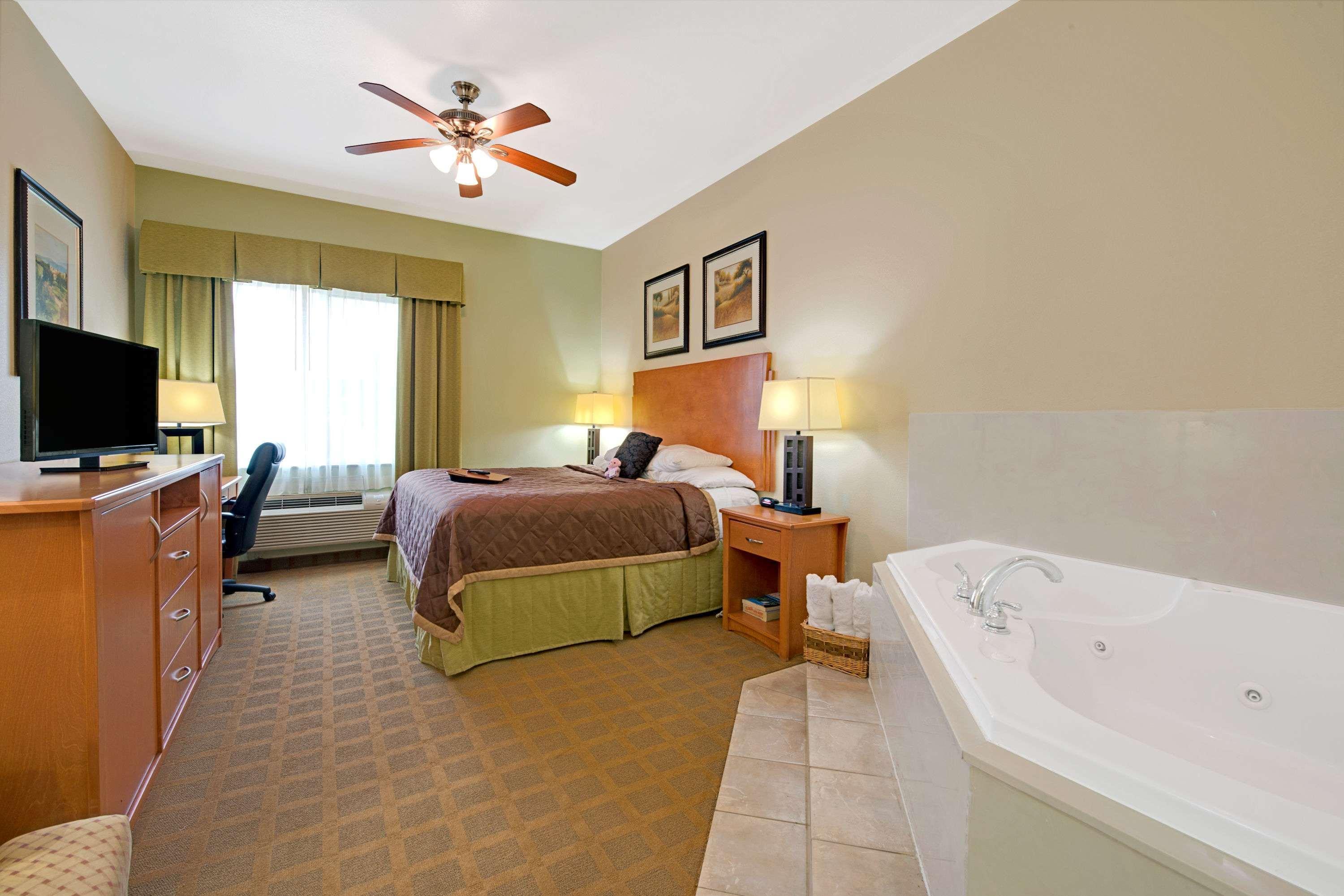 Super 8 By Wyndham Austin/Airport North Hotel Exterior foto