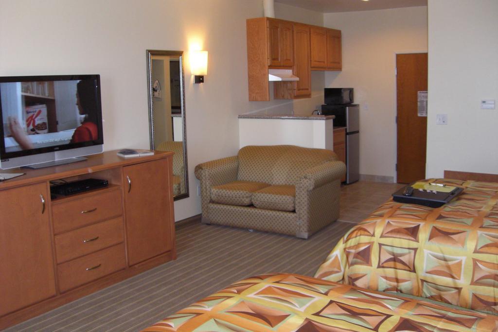 Super 8 By Wyndham Austin/Airport North Hotel Exterior foto